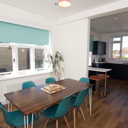Апартаменты Beautiful Large 3-Bed Coastal Flat With Parking. Фринтон-он-Си Экстерьер фото