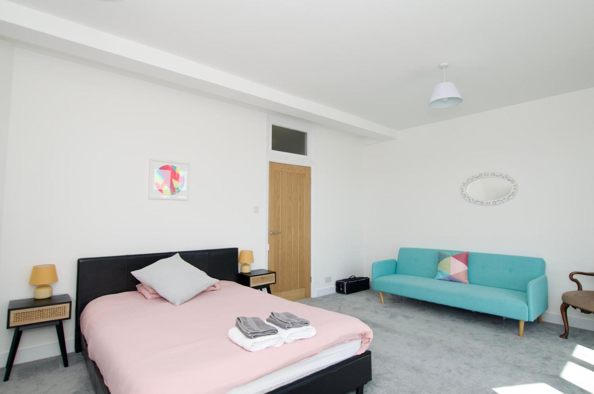 Апартаменты Beautiful Large 3-Bed Coastal Flat With Parking. Фринтон-он-Си Экстерьер фото