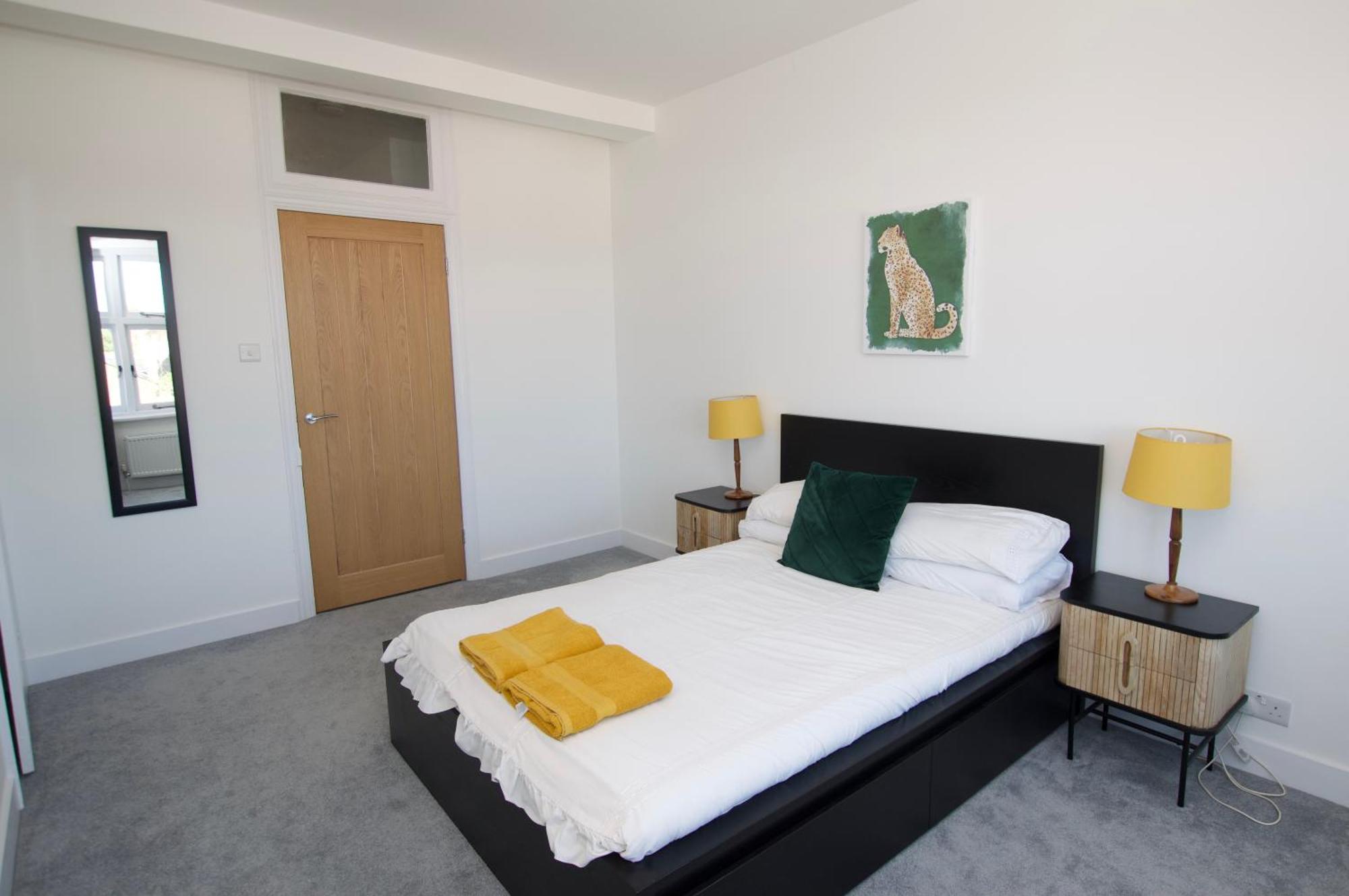 Апартаменты Beautiful Large 3-Bed Coastal Flat With Parking. Фринтон-он-Си Экстерьер фото